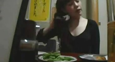 video sex gay asian Katie xemphimsex Kush thắp sáng với chồng trong studio.